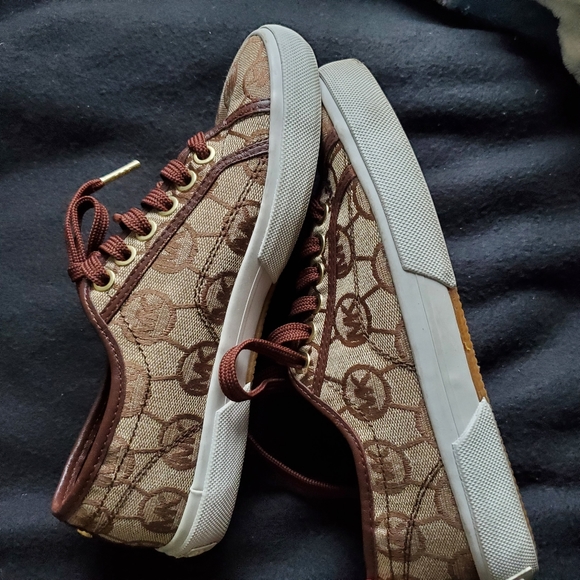 Michael Kors canvas monogram shoes - Picture 5 of 6